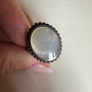 Elegant vintage Mother of Pearl Sterling Silver Women's Ring